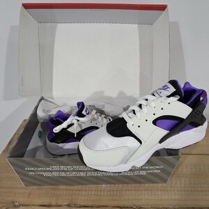 Nike Women's Sneakers - White, Black, and Purple